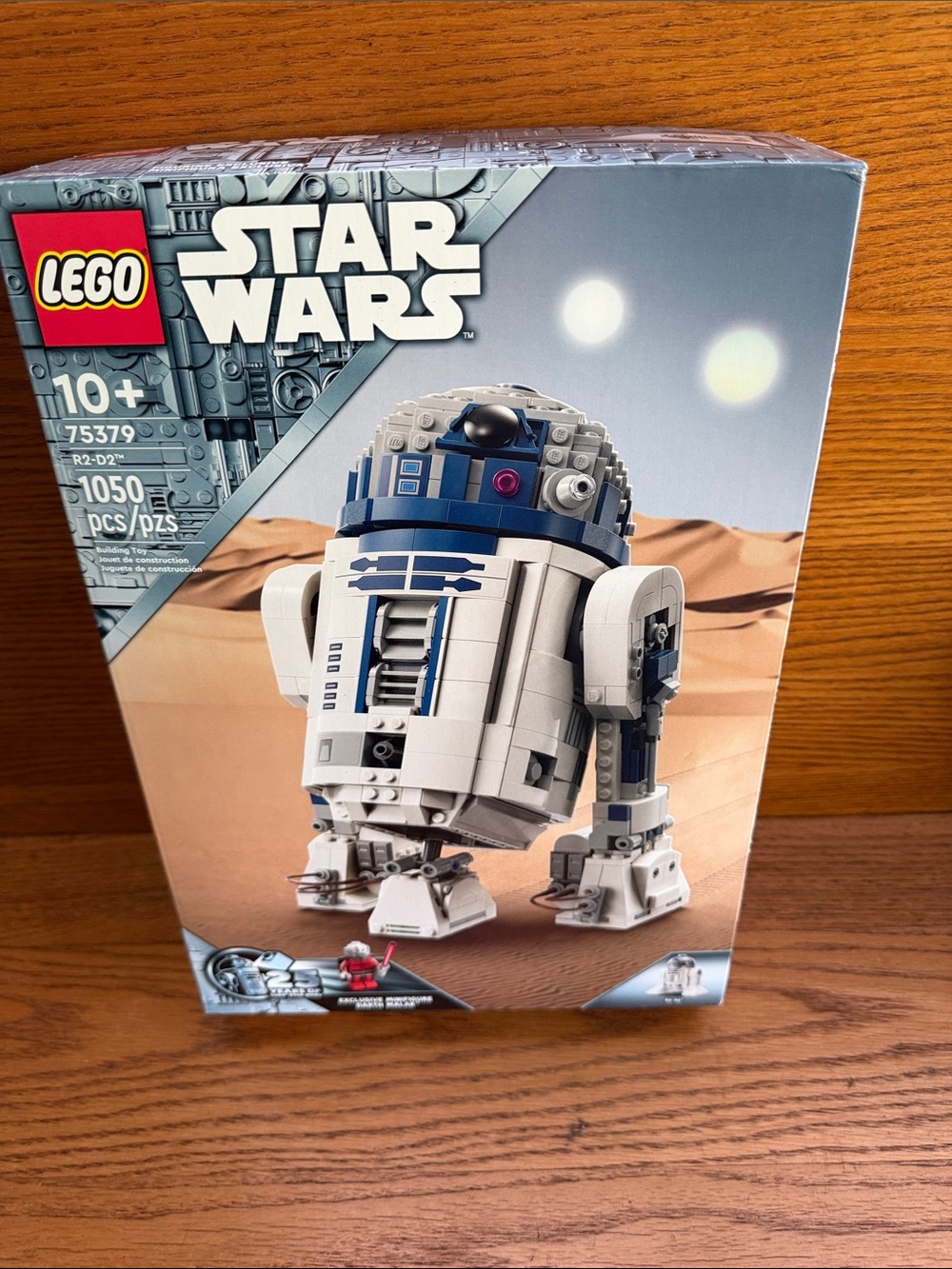 LEGO Star Wars R2-D2 Model Kit - White, Blue, Black